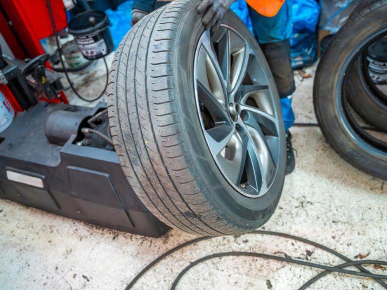 cambio gomme c.r.c. stra